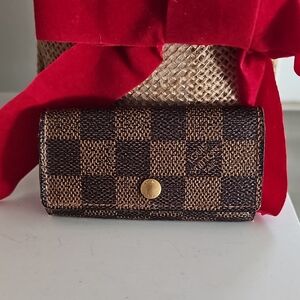 Louis Vuitton Checkered Brown Key Holder